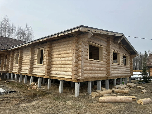 Обсада 400 мм и установка окон в срубе из бревна 400–420 мм . Начало отделки дома под ключ